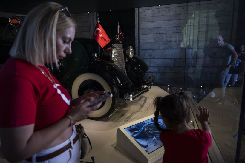 Millet Ata'sına koştu - Resim: 8