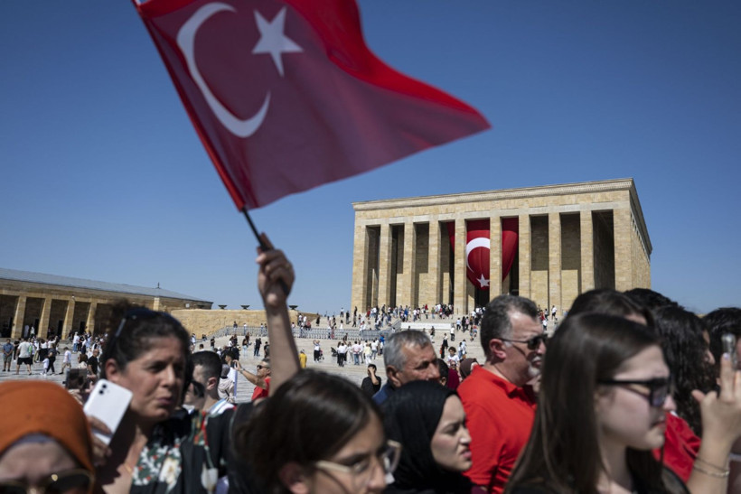 Millet Ata'sına koştu - Resim: 11