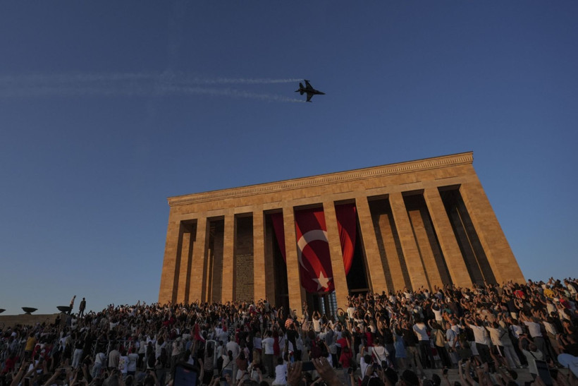 Millet Ata'sına koştu - Resim: 13