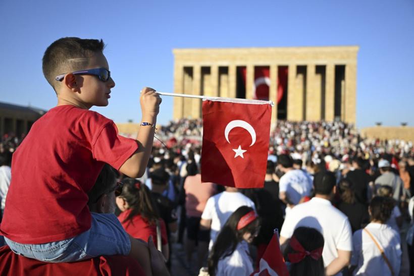 Millet Ata'sına koştu - Resim: 15