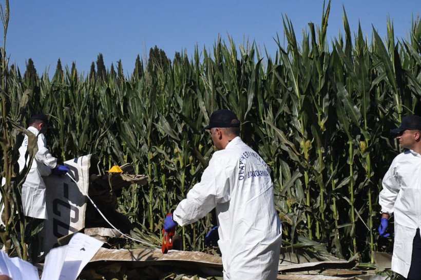İzmir'de uçak düştü, pilot yaşamını yitirdi - Resim : 1