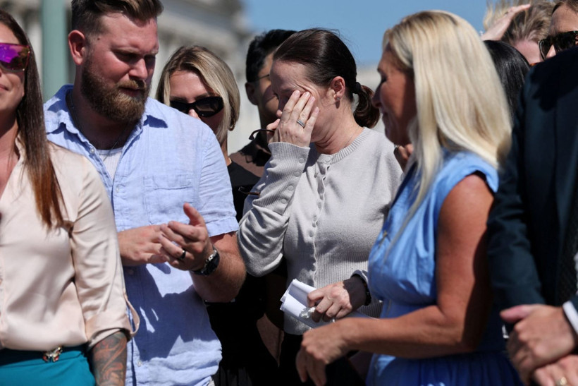 Epstein mağduru kadınların toplantısında 'savaş uçağı' şovu - Resim: 1