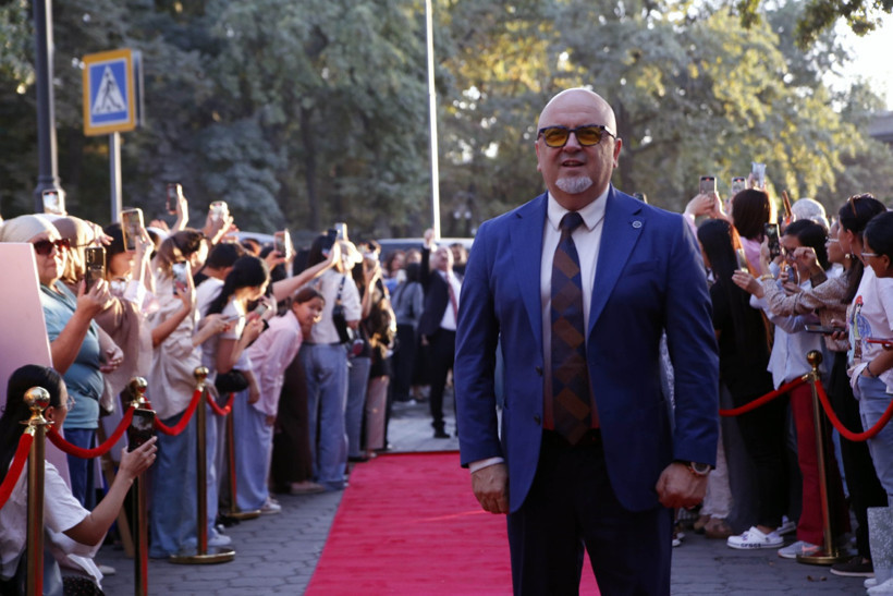 Türk oyuncular kırmızı halıda: 9. Türk Filmleri Haftası başladı - Resim : 3