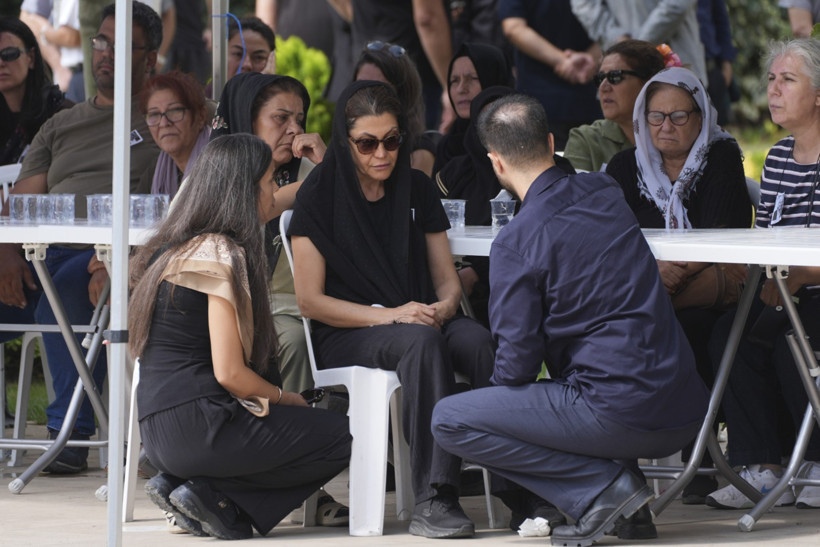 Bıçaklı saldırıda ölen Cumhuriyet Savcısı Kayhan son yolculuğuna uğurlandı - Resim : 5