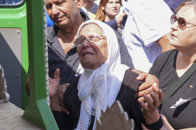 Bıçaklı saldırıda ölen Cumhuriyet Savcısı Kayhan son yolculuğuna uğurlandı - Resim : 3