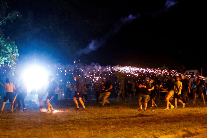 Sırbistan'da 'puslu' gece: Polisler öğrencileri biber gazına boğdu - Resim: 4