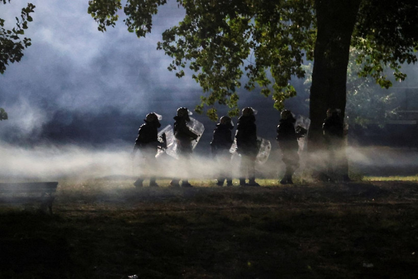 Sırbistan'da 'puslu' gece: Polisler öğrencileri biber gazına boğdu - Resim: 9