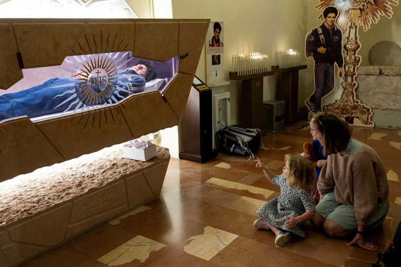 Papa milenyum kuşağının ilk azizini ilan etti - Resim : 1