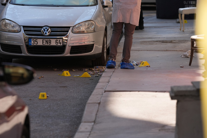 İzmir'de karakola silahlı saldırı: İki polis şehit - Resim : 1