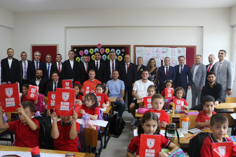 Samsunsporlu futbolcular öğrencilerle buluştu - Resim : 2