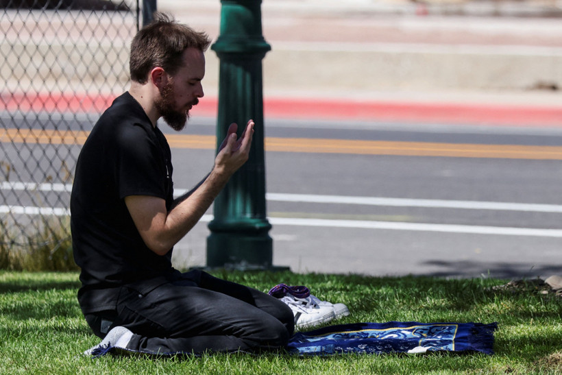 Trump destekçisi Charlie Kirk'e sahnede suikast - Resim : 3