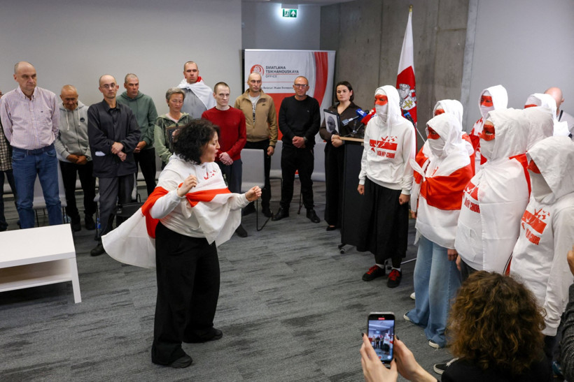 Muhalefet lideri iki ülke arasında kaldı - Resim : 1