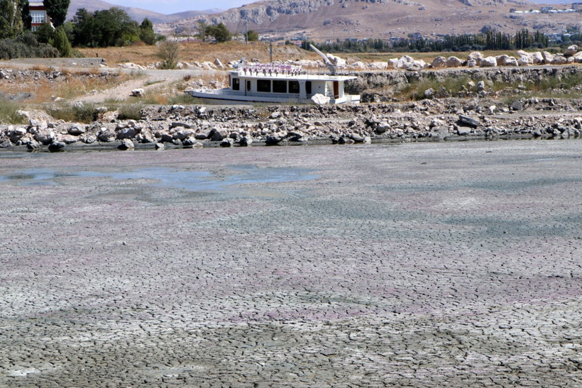 Sadece 1 metre kaldı: Van Gölü 62 yıl geriye gitti, 1963'e döndü - Resim: 1