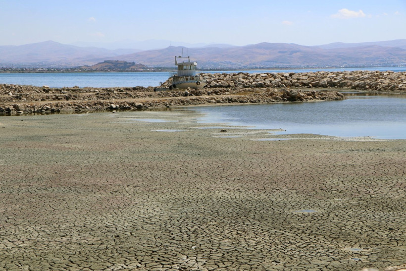 Sadece 1 metre kaldı: Van Gölü 62 yıl geriye gitti, 1963'e döndü - Resim: 3