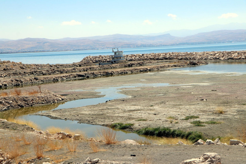 Sadece 1 metre kaldı: Van Gölü 62 yıl geriye gitti, 1963'e döndü - Resim: 6