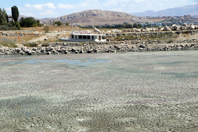 Sadece 1 metre kaldı: Van Gölü 62 yıl geriye gitti, 1963'e döndü - Resim: 10