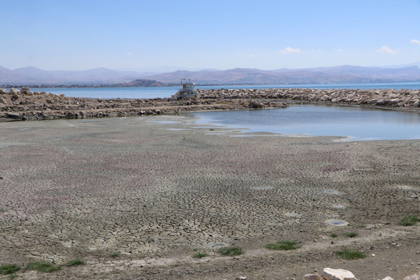 Sadece 1 metre kaldı: Van Gölü 62 yıl geriye gitti, 1963'e döndü - Resim: 11