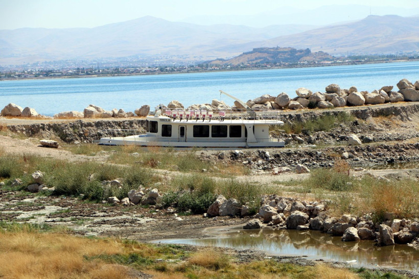 Sadece 1 metre kaldı: Van Gölü 62 yıl geriye gitti, 1963'e döndü - Resim: 12