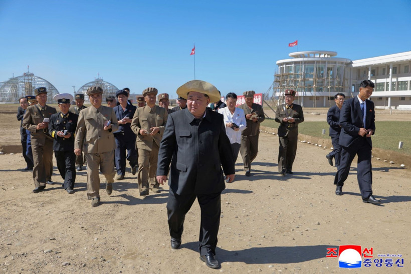Kim Jong Un iş başında: 'Kumson' İHA'sının testini izledi - Resim: 1