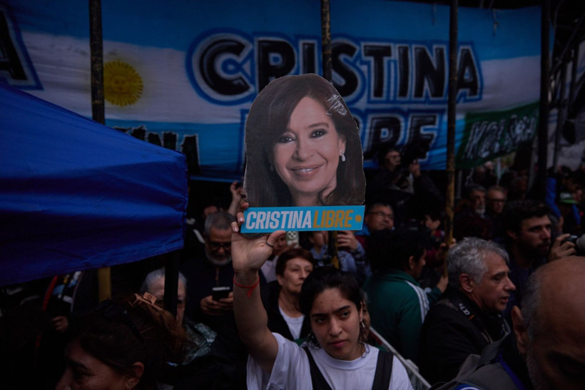 100 gündür ev hapsinde: Destekçilerini böyle selamladı - Resim: 3