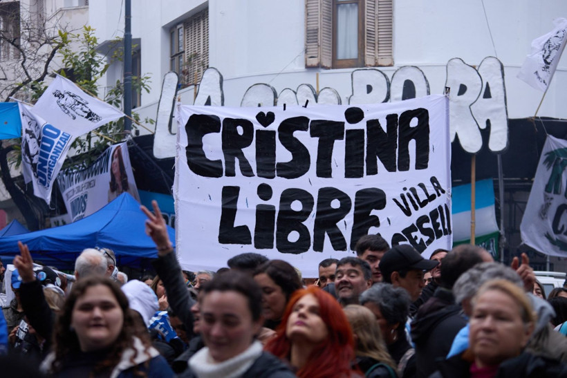 100 gündür ev hapsinde: Destekçilerini böyle selamladı - Resim: 4