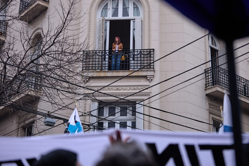 100 gündür ev hapsinde: Destekçilerini böyle selamladı - Resim: 6