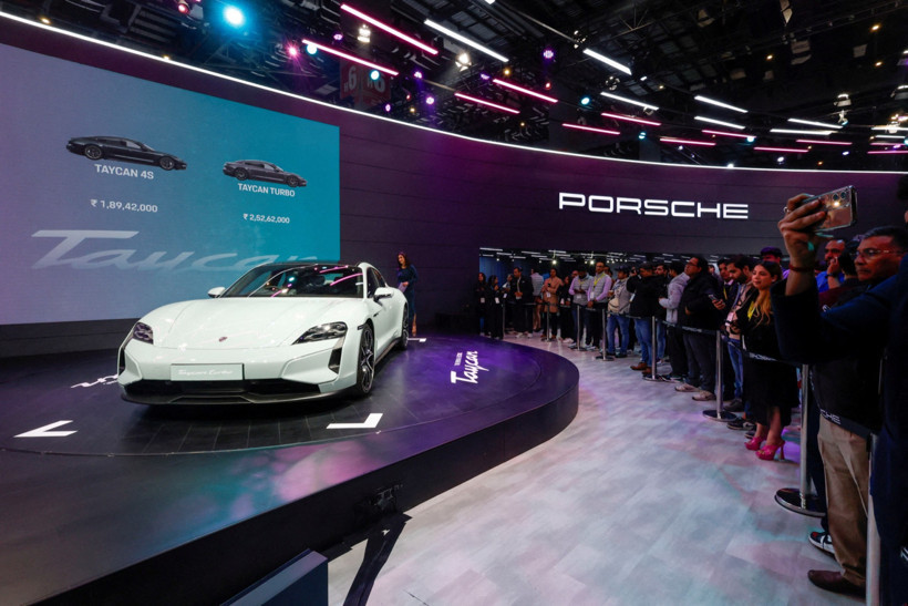 Porsche'u elektrik çarptı - Resim : 1