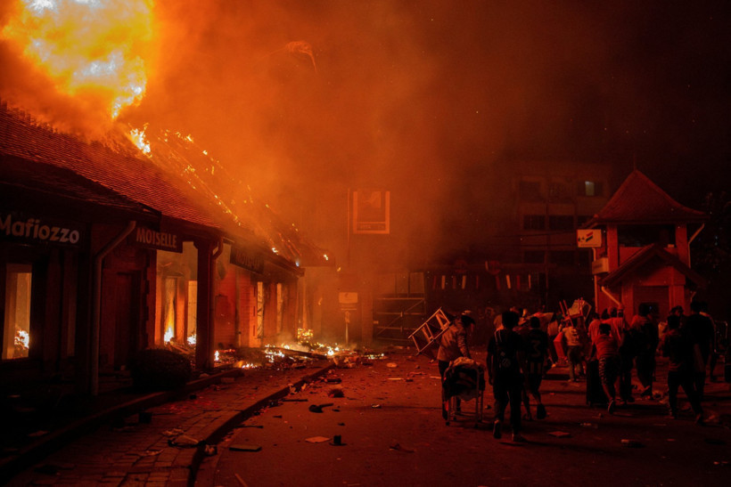Madagaskar'da vekillerin evlerini yağmaladılar, sokağa çıkma yasağı ilan edildi - Resim : 2