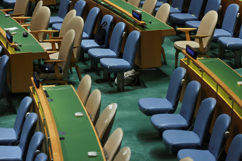 Netanyahu kürsüye çıktı, delegeler salonu terk etti - Resim : 6