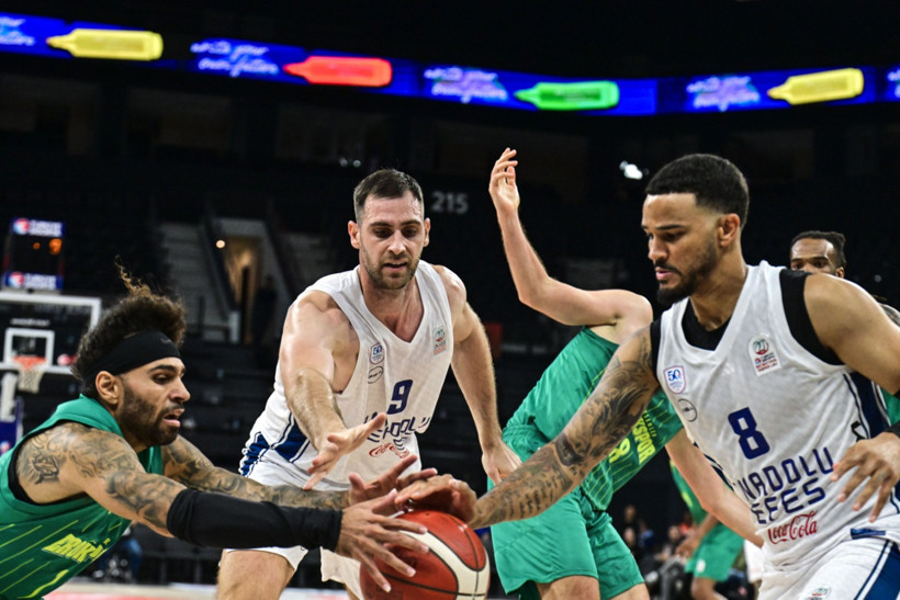 Anadolu Efes, Esenler Erokspor'a 'hoş geldin' dedi - Resim : 1