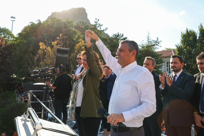 Özgür Özel, Erdoğan'a Trump üzerinden yüklendi - Resim : 2