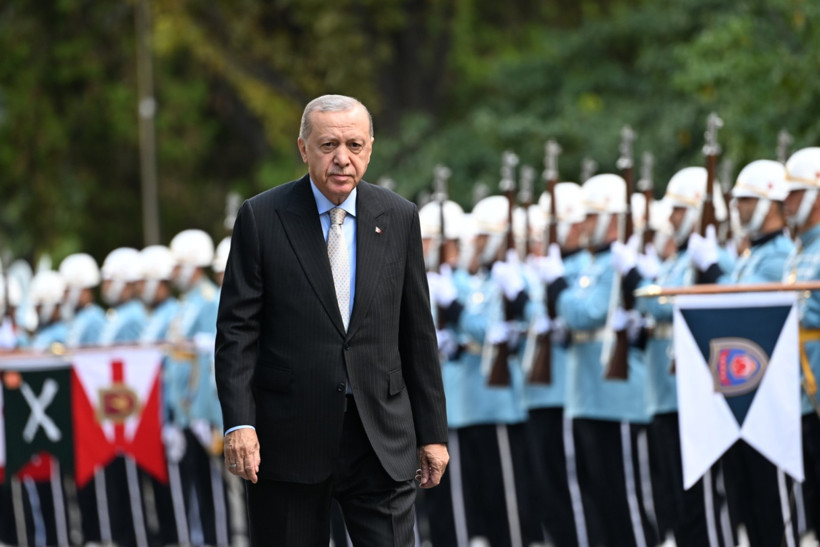 Meclis açıldı: DEM Partililer Erdoğan'ı bu yıl ayakta karşıladı - Resim : 2