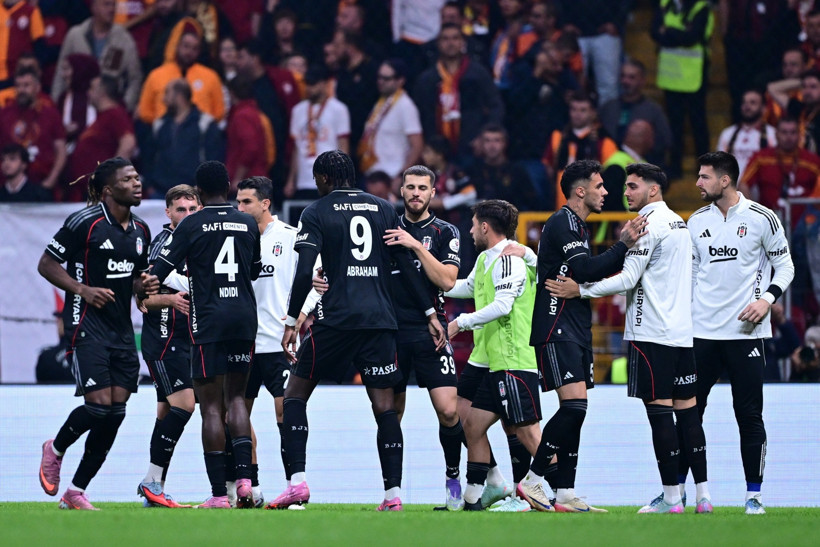 10 kişilik Galatasaray, Beşiktaş'a pes etmedi: Puanlar paylaşıldı - Resim : 1
