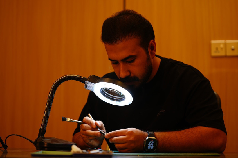 Kalemlerin ucundan sanat eseri çıkarıyor - Resim : 1