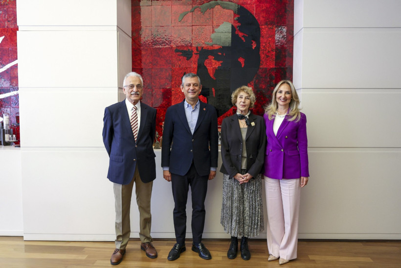 Ayşe Kulin CHP'ye katıldı - Resim : 1