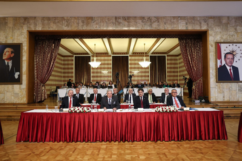 Emekli askerler komisyonda: Dinlemeyecekseniz konuşmayayım - Resim : 1