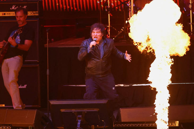 Ekonomi çökerken 'Deli Başkan'dan rock şov: 'Ben de insanım' - Resim : 2