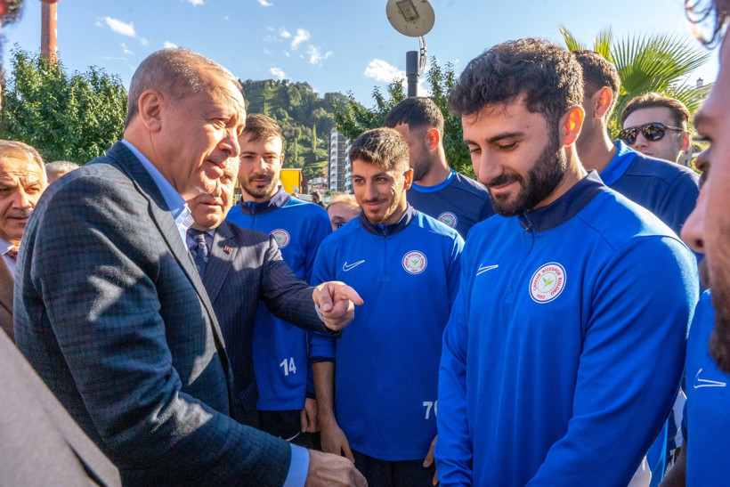 Erdoğan, Süper Lig ekibinin tesislerine helikopterle indi - Resim : 1