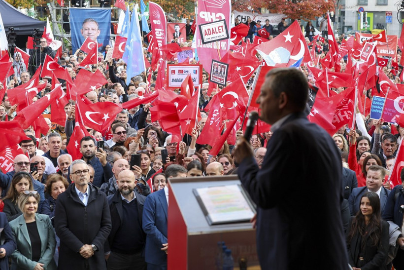 Özgür Özel, Avrupa'nın göbeğinde konuştu: Vallahi anlatacağım - Resim : 12