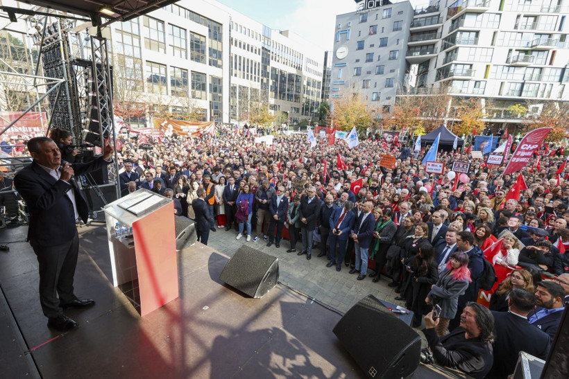 Özgür Özel, Avrupa'nın göbeğinde konuştu: Vallahi anlatacağım - Resim : 11
