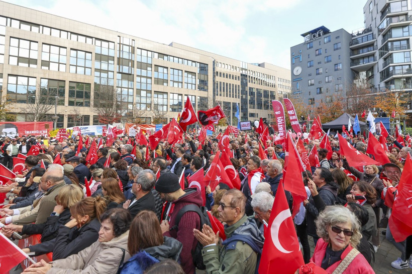 Özgür Özel, Avrupa'nın göbeğinde konuştu: Vallahi anlatacağım - Resim : 10