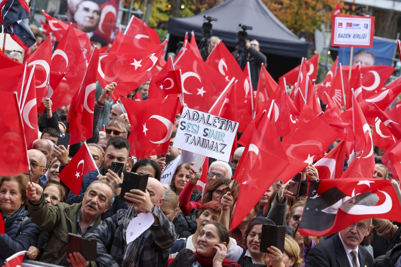 Özgür Özel, Avrupa'nın göbeğinde konuştu: Vallahi anlatacağım - Resim : 9