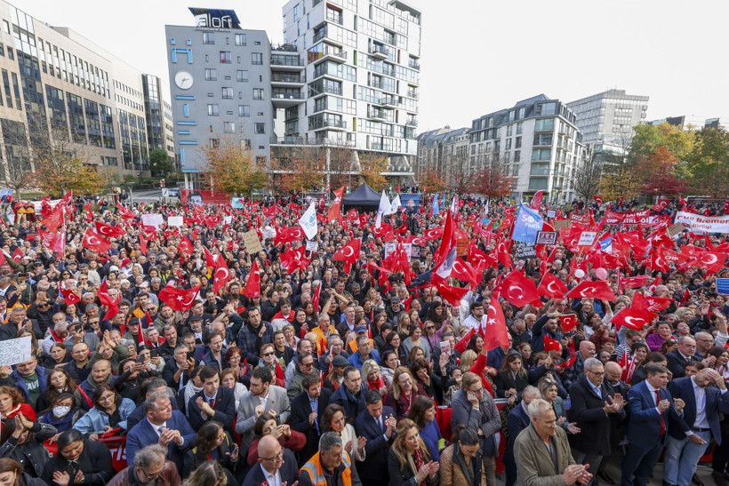 Özgür Özel, Avrupa'nın göbeğinde konuştu: Vallahi anlatacağım - Resim : 7