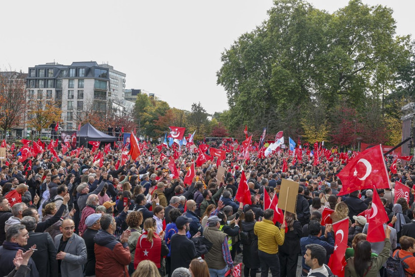 Özgür Özel, Avrupa'nın göbeğinde konuştu: Vallahi anlatacağım - Resim : 2