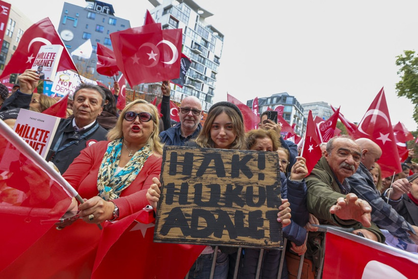 Özgür Özel, Avrupa'nın göbeğinde konuştu: Vallahi anlatacağım - Resim : 1