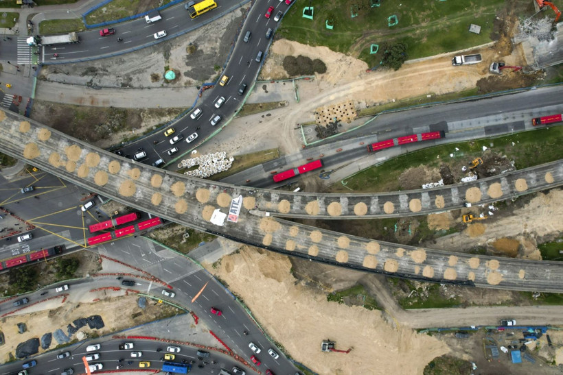 Trafik sorununa çözüm: Köprüleri yıktılar - Resim: 3