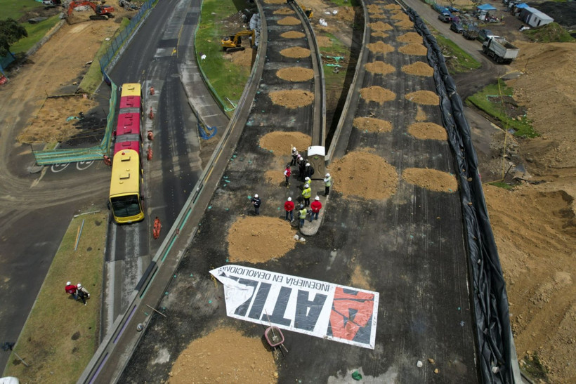 Trafik sorununa çözüm: Köprüleri yıktılar - Resim: 5