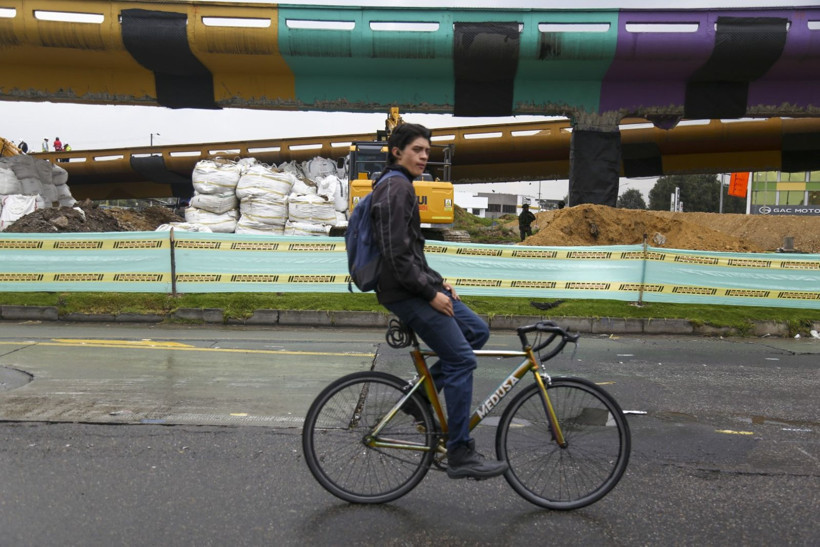 Trafik sorununa çözüm: Köprüleri yıktılar - Resim: 6
