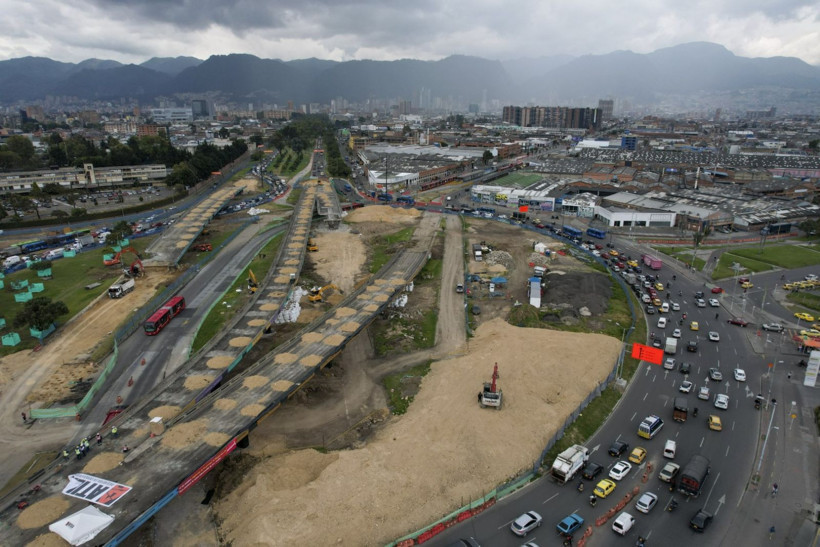 Trafik sorununa çözüm: Köprüleri yıktılar - Resim: 7