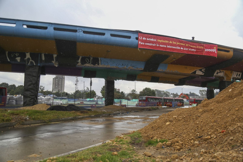 Trafik sorununa çözüm: Köprüleri yıktılar - Resim: 11